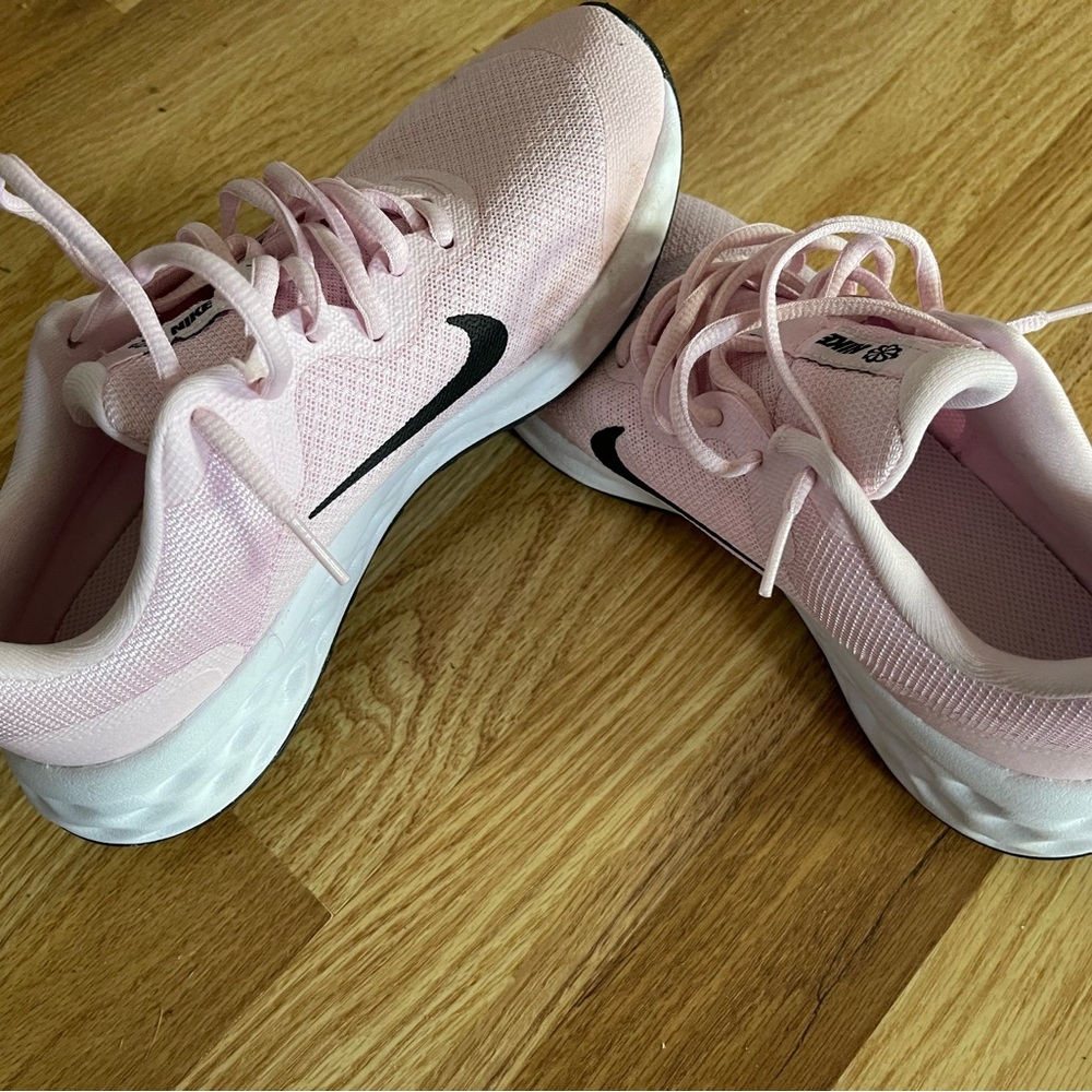 Nike running tennis shoes beautiful pretty pink with a black swish. - Picture 5 of 8